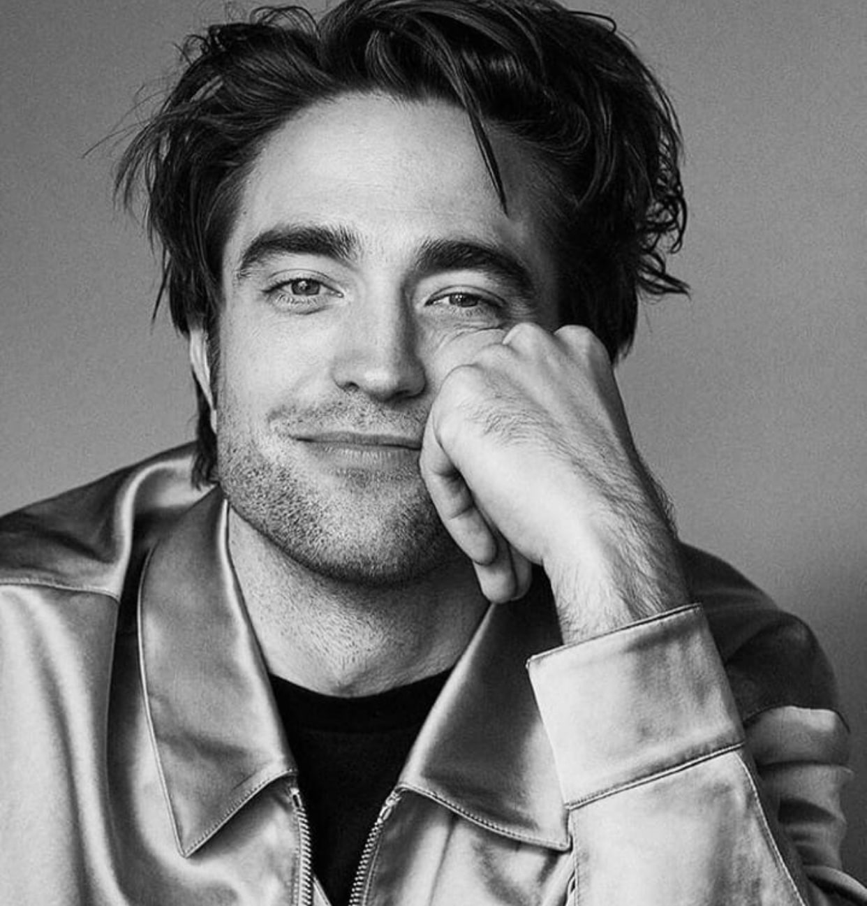 ROBERT PATTINSON REY DE LA CUARENTENA SEGÚN LA REVISTA GQ