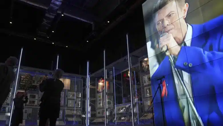 Archivo de David Bowie se abre en Londres, mostrando cinco décadas de creatividad incansable