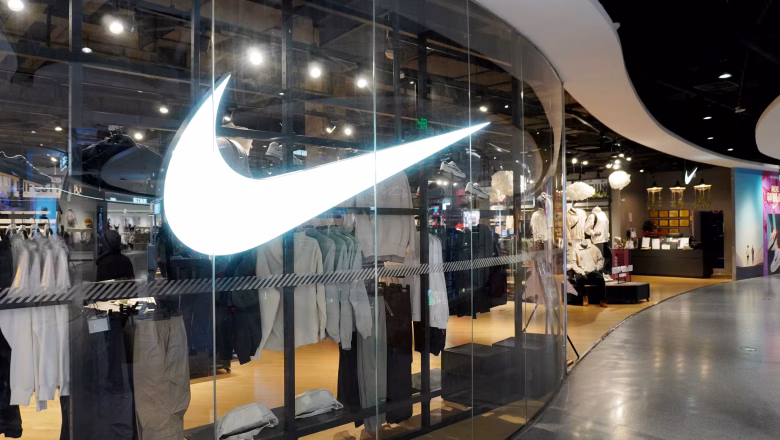 Consumidores demandan a Nike por no reembolsar costos arancelarios