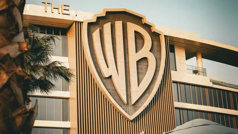 FCC solicita revisión rigurosa de inversión extranjera en la fusión de Warner Bros.