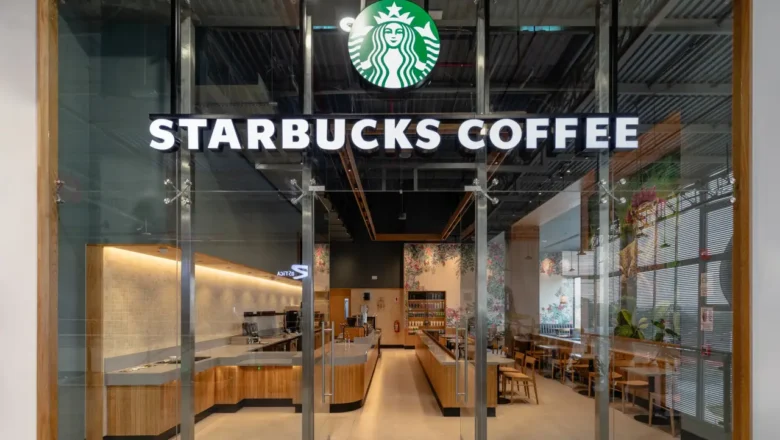 Starbucks declina comentar sobre el informe de adquisición de Chipotle, dice estar muy centrado en la recuperación